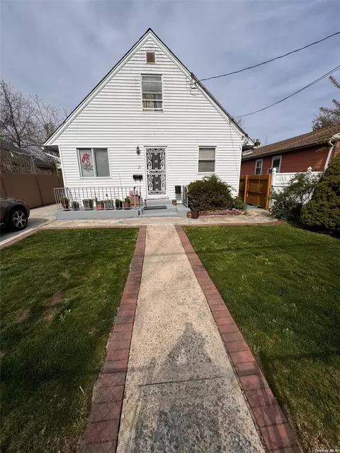 35 Harriet Ave, Hempstead, NY 11550