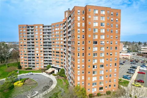 220-55 46th Ave #11E, Bayside, NY 11361