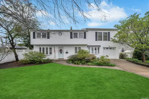 30 Crabtree Ln, Levittown, NY 11756