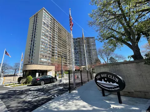 2 Bay Club Dr #15E, Bayside, NY 11360