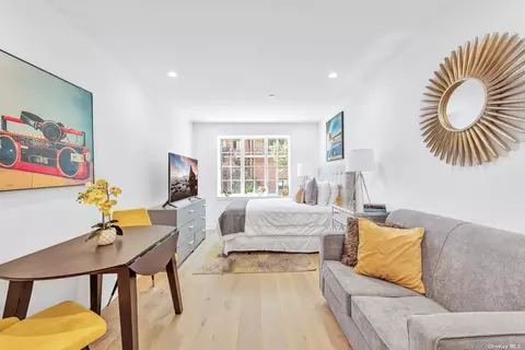 23-23 30th Rd #1B, Astoria, NY 11102
