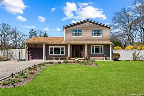 111 Edgewood Ave, Ronkonkoma, NY 11779