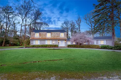 27 Townsend Rd, Glen Cove, NY 11542