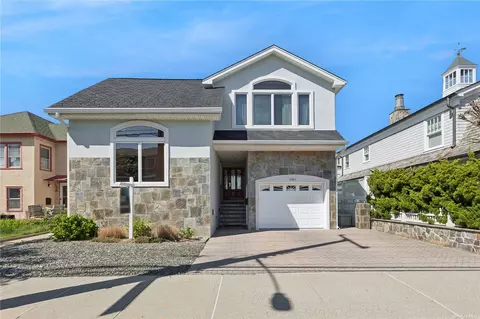1083 W Park Ave, Long Beach, NY 11561