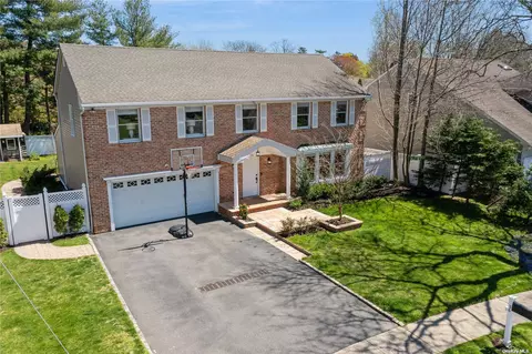 36 Knoll Ln, Glen Head, NY 11545