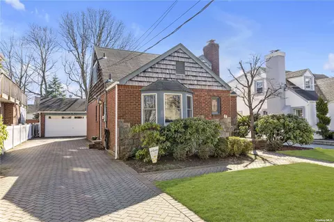 32 Lamberson St, Valley Stream, NY 11580