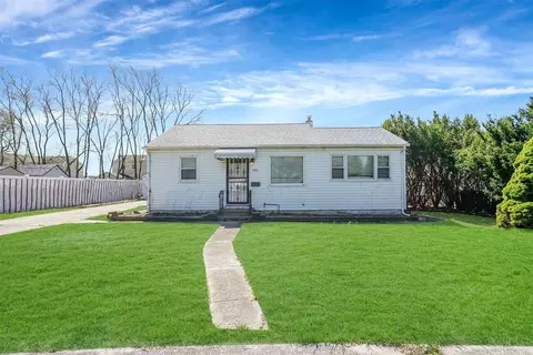 282 16th St, West Babylon, NY 11704