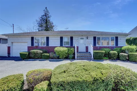 154 Jerusalem Ave, Massapequa, NY 11758
