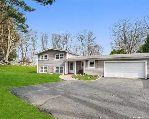3368 Lorelei Dr, Yorktown, NY 10598