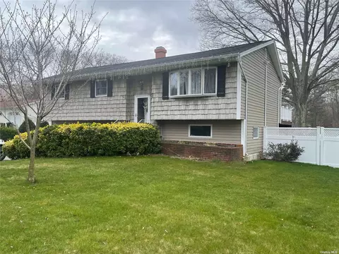 68 Dare Rd, Selden, NY 11784