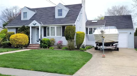 69 S Crescent Dr, Farmingdale, NY 11735