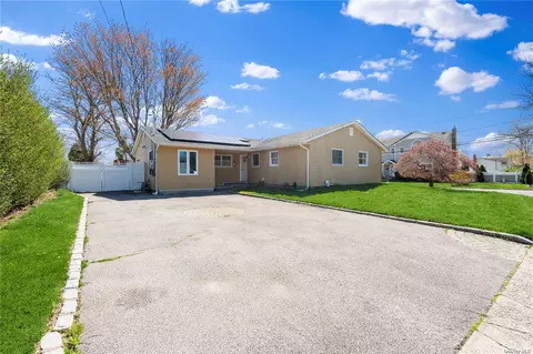 85 Hudson Ave, Brentwood, NY 11717