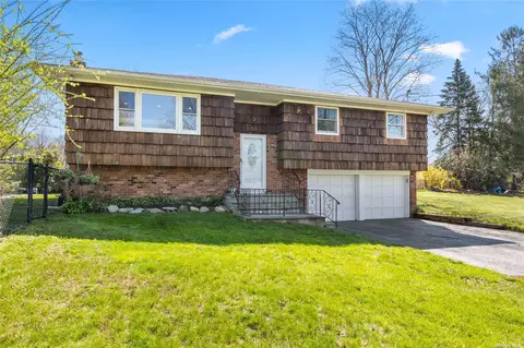 61 Adams Ave, Sound Beach, NY 11789