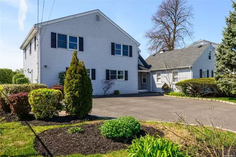24 Garfield Pl, Massapequa, NY 11758