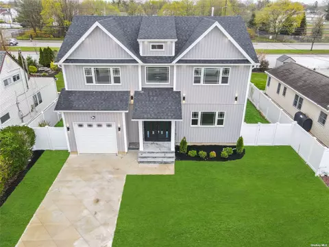 215 Blueberry Ln, Hicksville, NY 11801