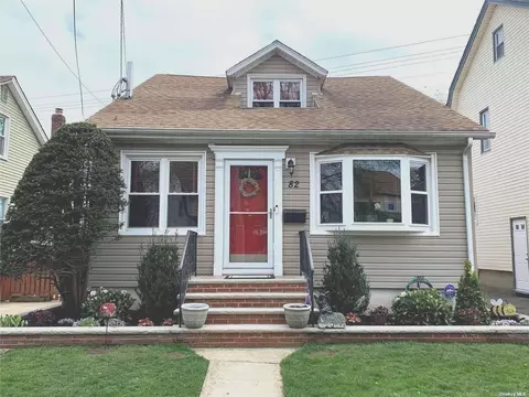 82 Stewart St, Floral Park, NY 11001