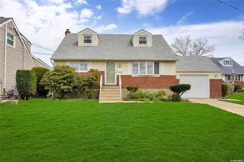 2387 Beverly Rd, Wantagh, NY 11793