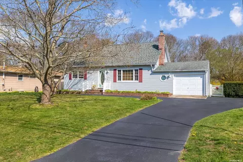 63 Presford Dr, Shirley, NY 11967