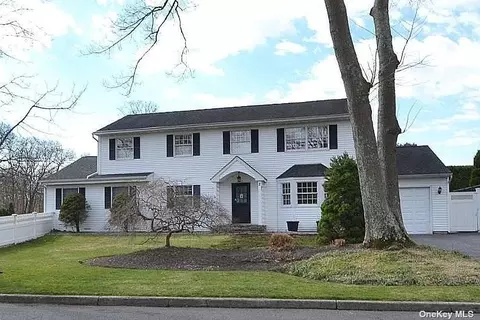 2 Robert Dr, Centereach, NY 11720