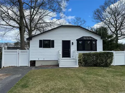 310 Revilo Ave, Shirley, NY 11967