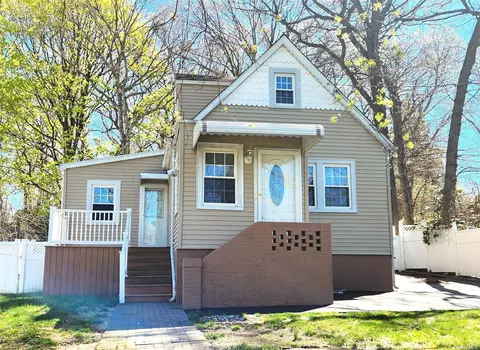 25 Cleveland St, Nesconset, NY 11767