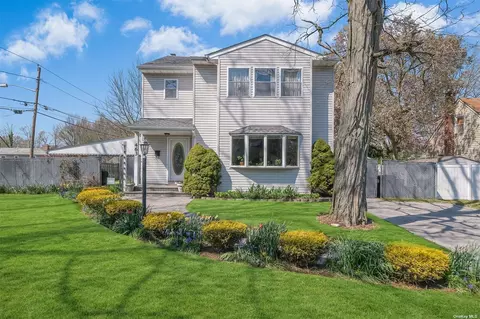 463 Kime Ave, West Islip, NY 11795