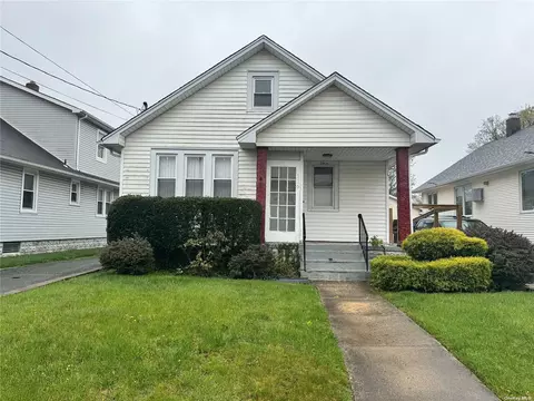 116 Merle Ave, Oceanside, NY 11572