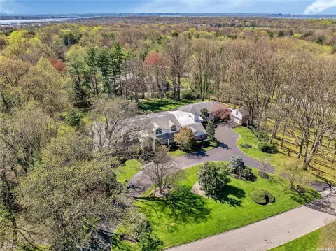 26 East Rd, Sands Point, NY 11050