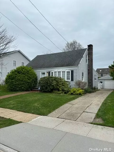 2367 Mattituck Ave, Seaford, NY 11783