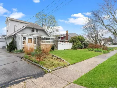 262 Elizabeth Ave, Oceanside, NY 11572