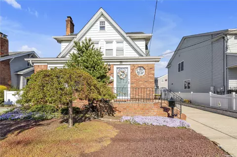 18 Marshall Ave, Lynbrook, NY 11563