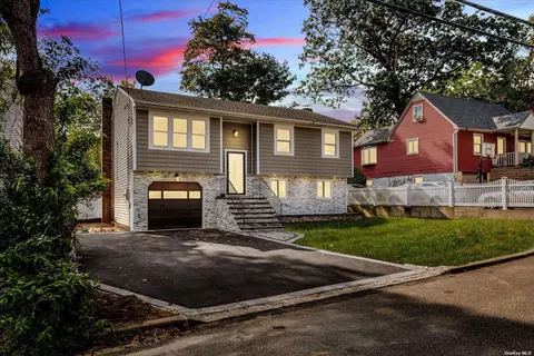 44 Vermont St # A, Melville, NY 11747