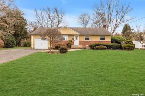 27 Gunther Dr, East Northport, NY 11731