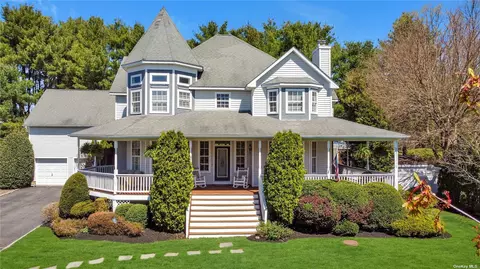 12 Trafalgar Ct, Huntington, NY 11743