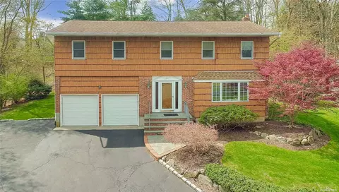 11 Jason Ct, Kings Park, NY 11754