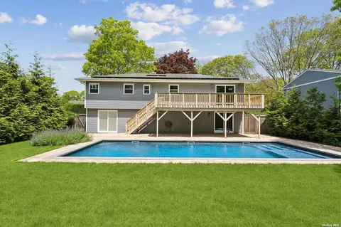 63 Palo Alto Dr, Hampton Bays, NY 11946