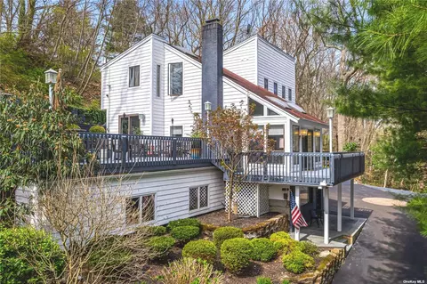 14 Cold Spring Hills Rd, Huntington, NY 11743