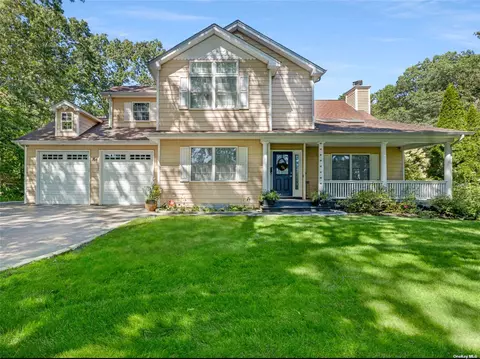 164 South Path, Calverton, NY 11933