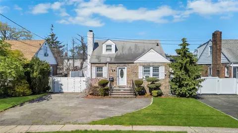 53 Lamberson St, Valley Stream, NY 11580