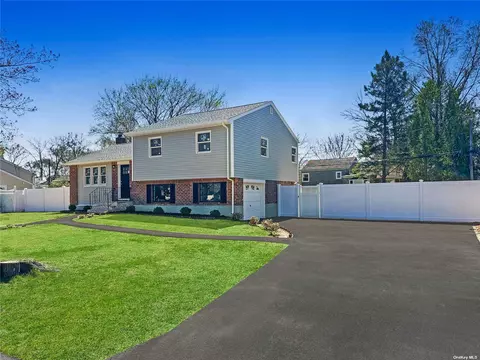20 South Ln, Huntington, NY 11743
