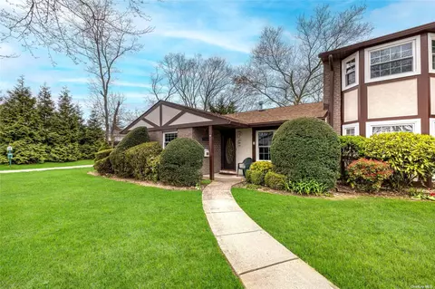 19 Sunhollow Ct #42, Deer Park, NY 11729