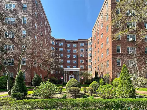 76-36 113th St #1D, Forest Hills, NY 11375