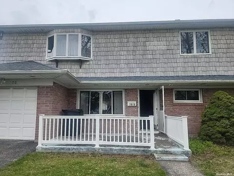 1070 Thompson Dr, Bay Shore, NY 11706
