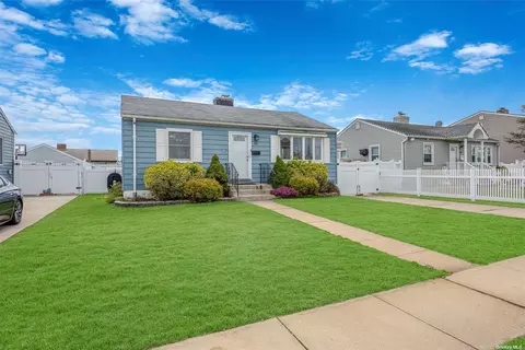 23 Robert St, Freeport, NY 11520