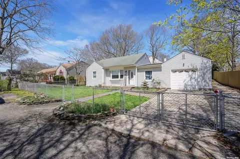 159 Ohls St, Patchogue, NY 11772