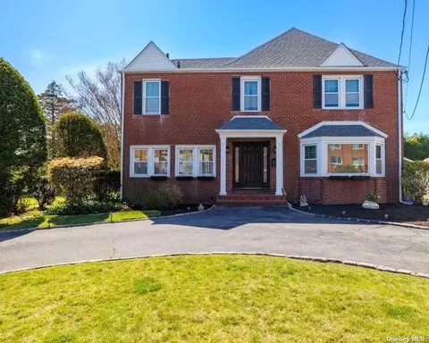 82 S Centre Ave, Rockville Centre, NY 11570