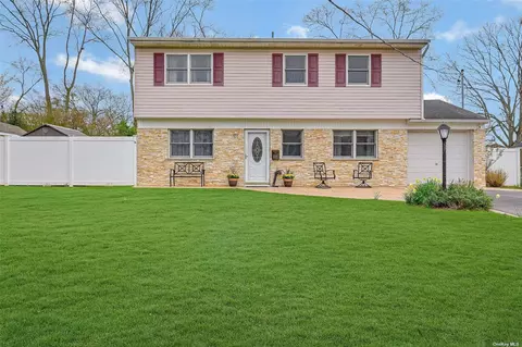 223 Audwin Dr, Islip Terrace, NY 11752