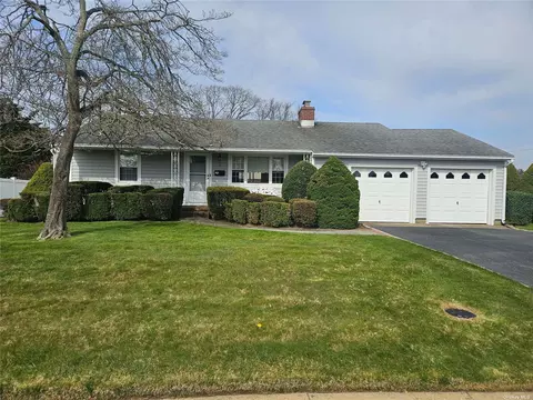11 Huron Ave, Massapequa, NY 11758