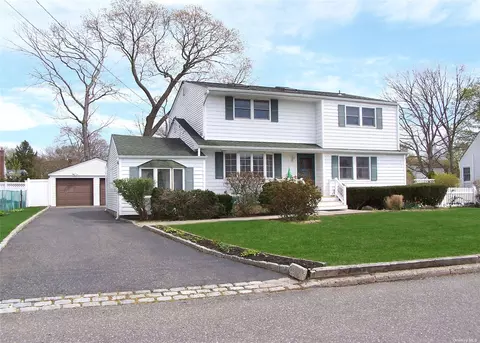 17 Gregory Dr, Ronkonkoma, NY 11779