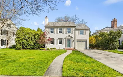 67 Kenwood Rd, Garden City, NY 11530